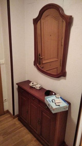 Mueble de entrada de madera y espejo. No se envia