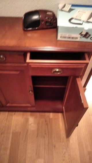 Mueble de entrada de madera y espejo. No se envia