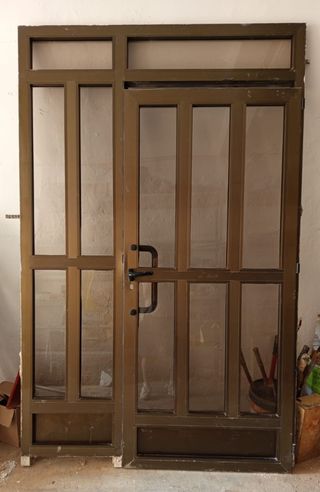 Puerta exterior aluminio con cristal