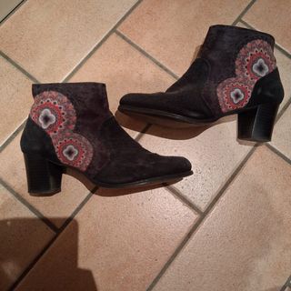 Stivaletti Desigual neri con fantasia