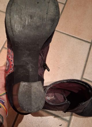 Stivaletti Desigual neri con fantasia