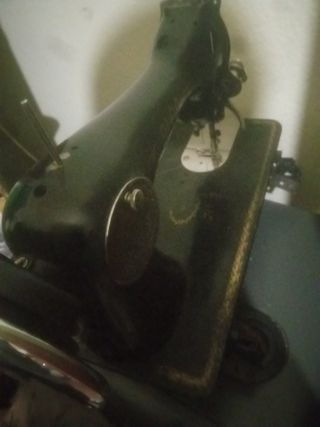 Máquina de coser Alfa antigua