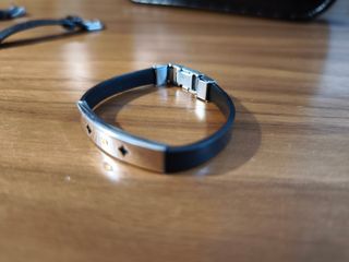 Pulsera infantil plateada y negra
