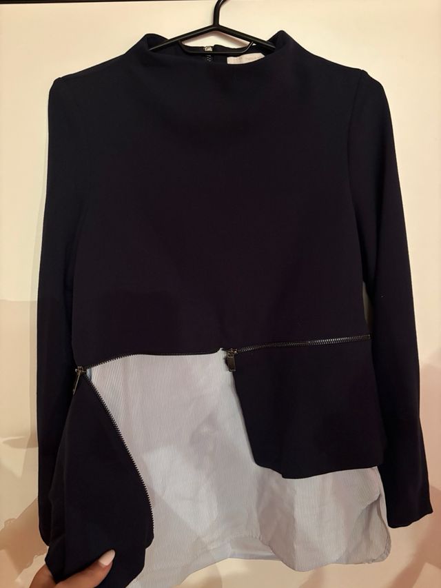 Jersey Zara azul con camisa incorporada