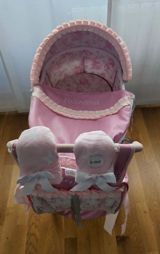 Carrito de bebé de juguete con bolso y manoplas