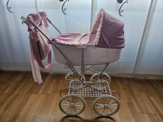 Carrito de bebé de juguete con bolso y manoplas