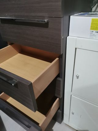 Cajonera de madera y metal