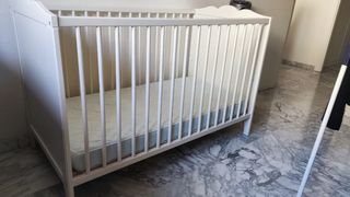 Cuna blanca IKEA con colchón