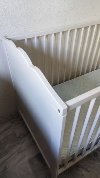 Cuna blanca IKEA con colchón