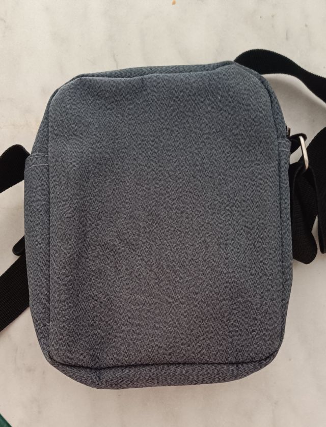 Bolso pequeño gris
