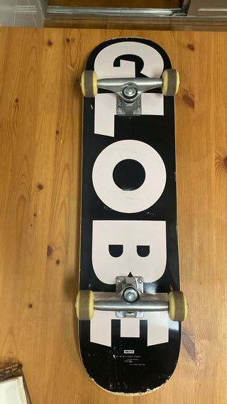 Skate Globe Goodstock 8.0 Negro y Blanco
