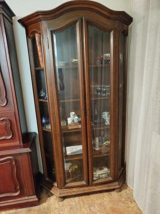 Vitrina de madera y cristal