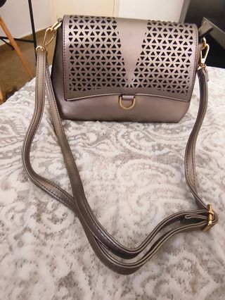Bolso de mano metalizado