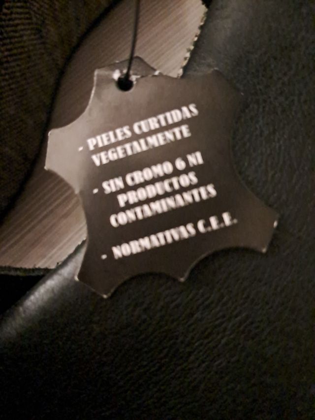 Sandalias de cuña beige y negras