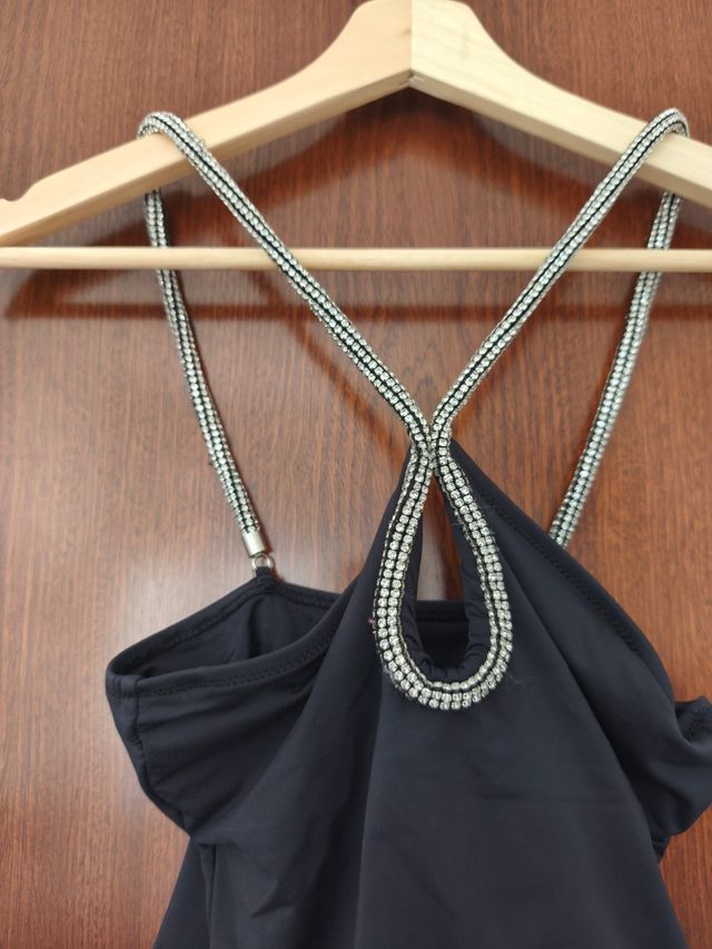 Bañador negro con tirantes brillantes