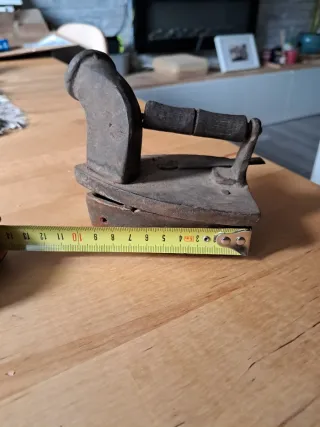 Mini plancha de carbón antigua