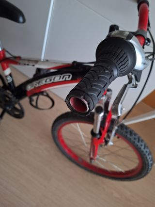 Bicicleta de montaña Oregon roja