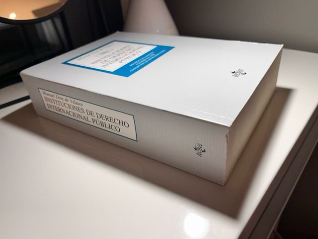 Libro de Derecho Internacional Público.