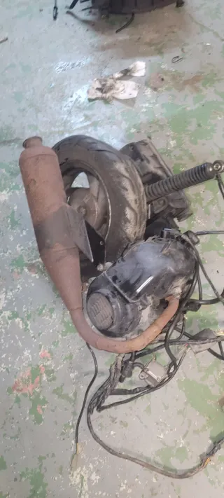 Despiece Peugeot sv Scooter Rojo 50cc