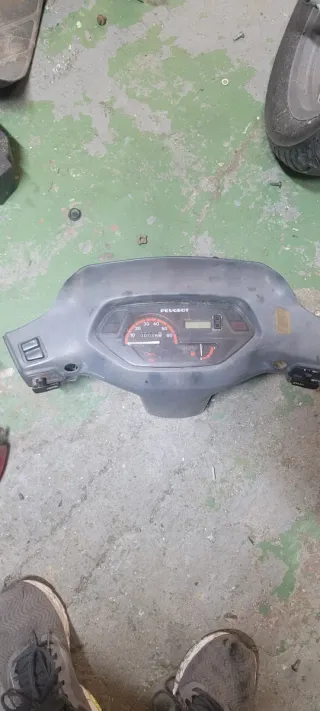 Despiece Peugeot sv Scooter Rojo 50cc