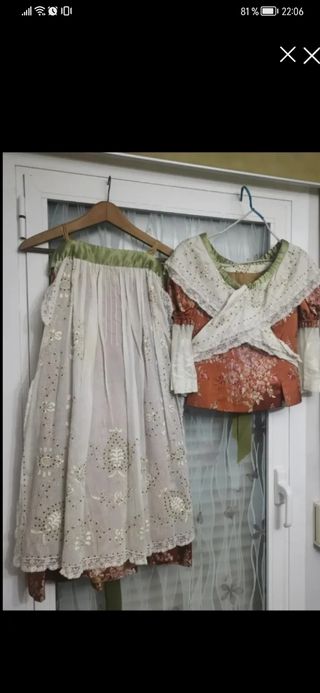 Traje  fallera con manteletas