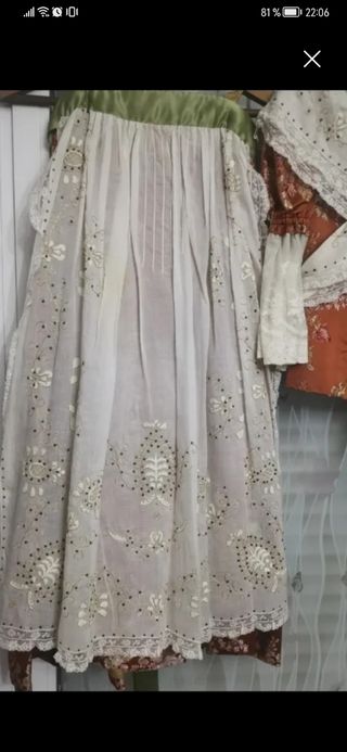 Traje  fallera con manteletas