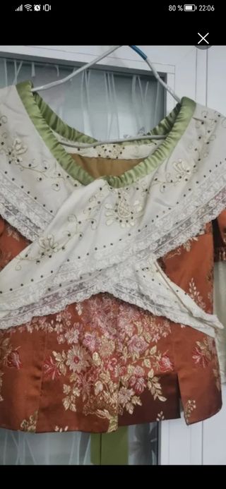 Traje  fallera con manteletas