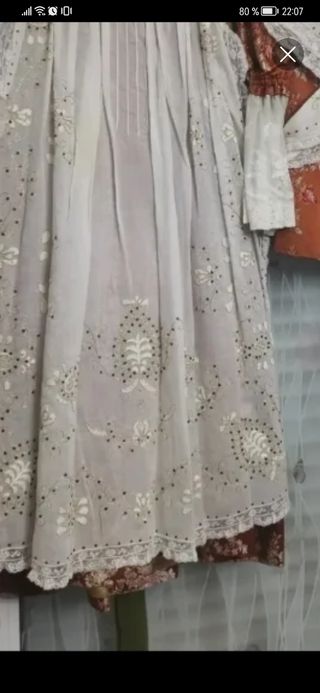 Traje  fallera con manteletas