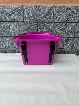 Mangiatoia per cavalli rosa