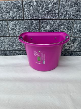 Mangiatoia per cavalli rosa