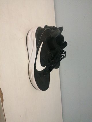 Zapatillas Nike Negras y Blancas