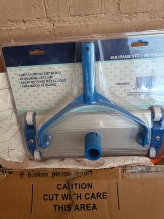 Limpiador de piscina metálico y aluminio