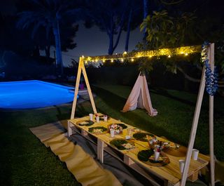 Mesa baja de palets para jardín