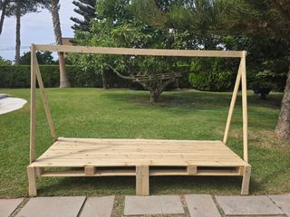 Mesa baja de palets para jardín