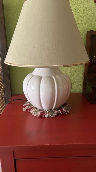 Lámpara de mesa cerámica blanca
