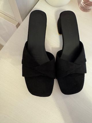 Sandalias de tacón negras