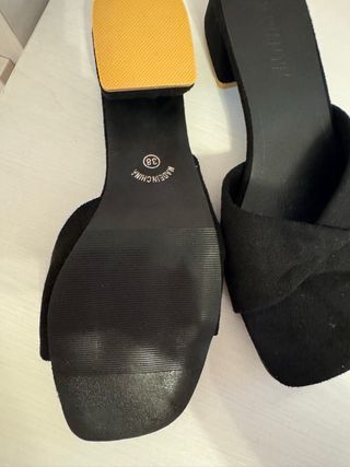 Sandalias de tacón negras