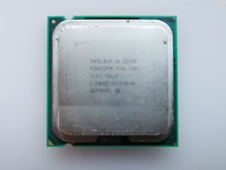 2 x Intel Pentium Dual-Core E5200