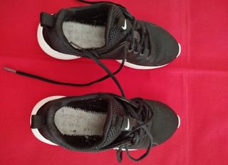 Zapatillas Nike Negras y Blancas