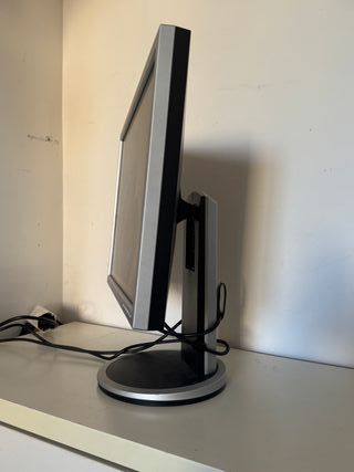 Monitor hd con altezza regolabile