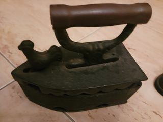 Plancha de hierro fundido antigua