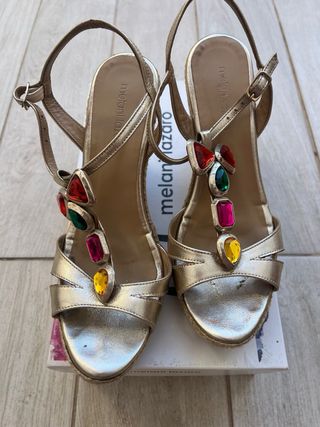 Sandalias cuña Melani Lazaro Talla 38 Doradas