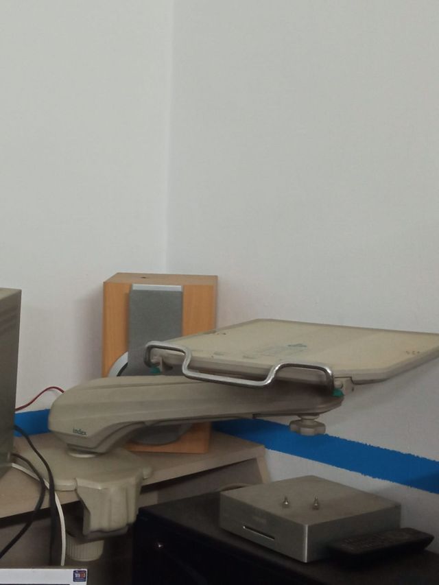 Soporte para monitor beige