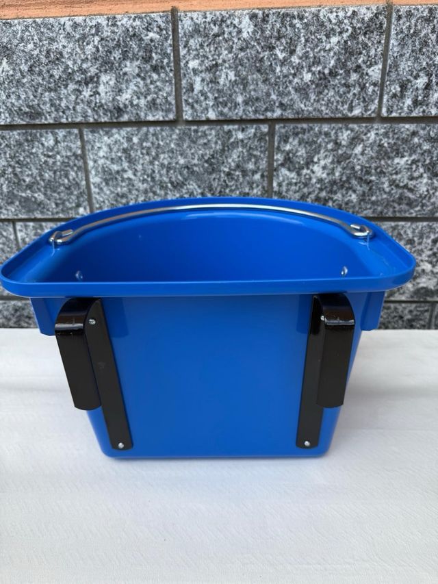 Mangiatoia blu per cavalli