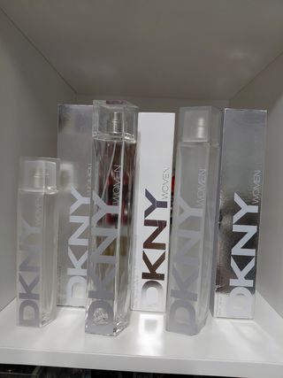 Bottiglie di profumo vuote