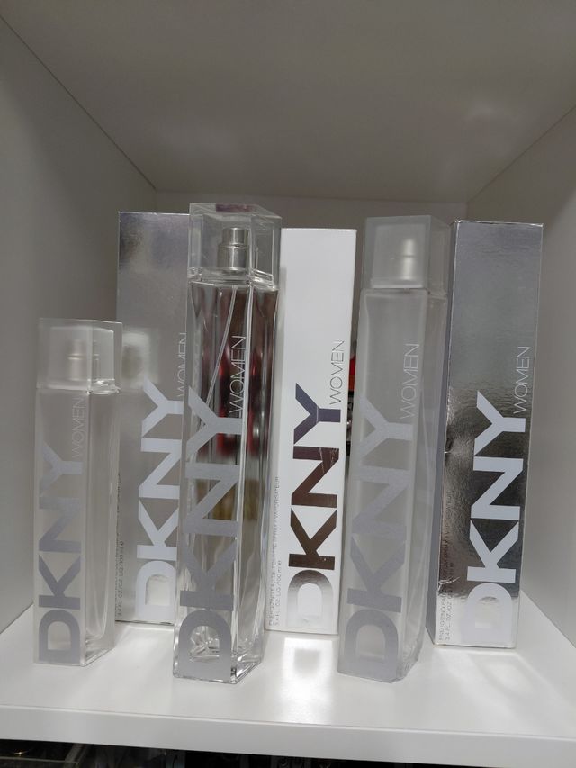 Bottiglie di profumo vuote