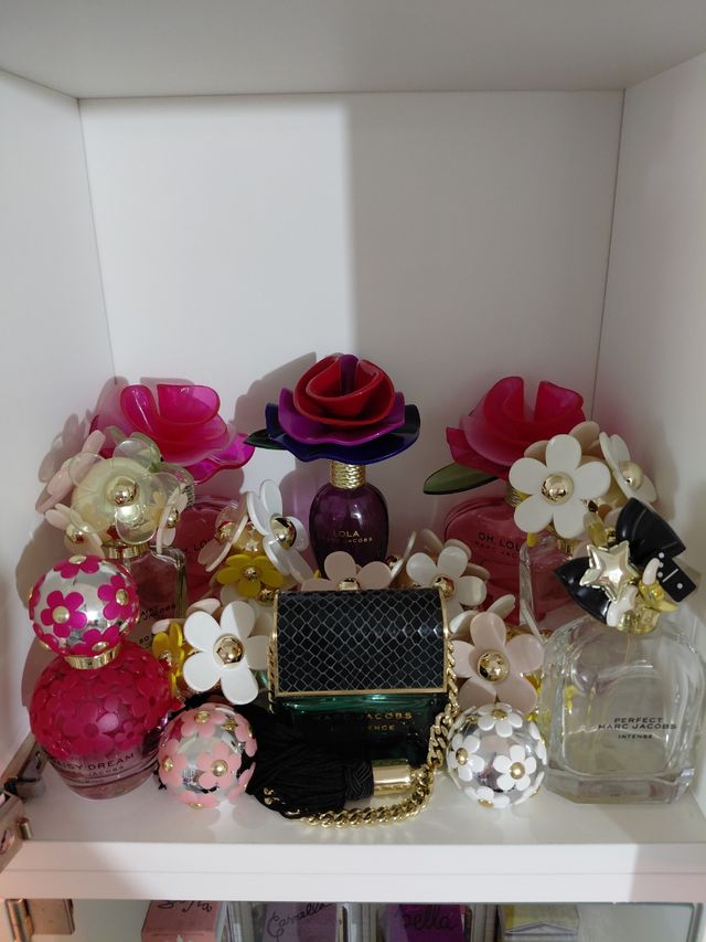 Bottiglie di profumo vuote