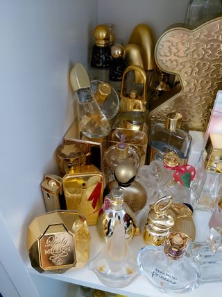 Bottiglie di profumo vuote