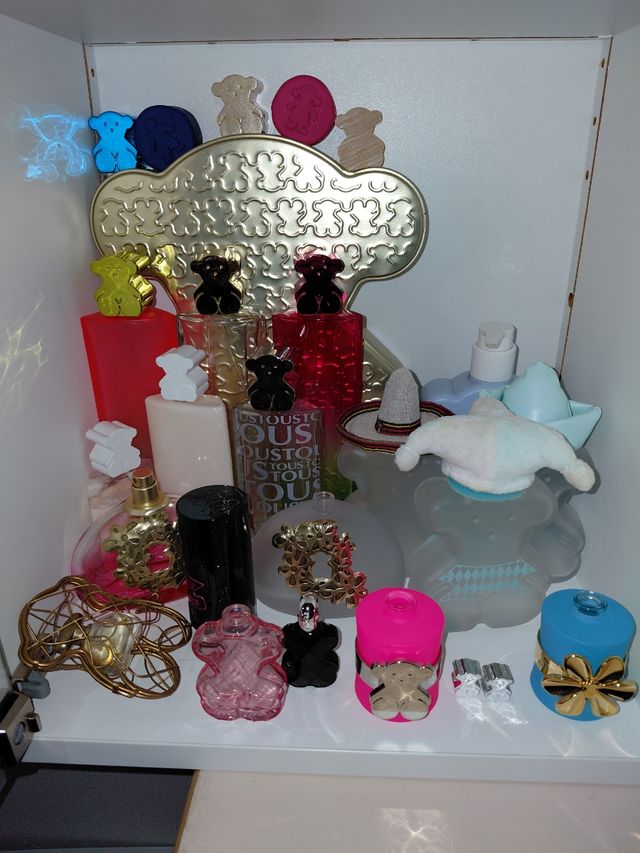 Bottiglie di profumo vuote