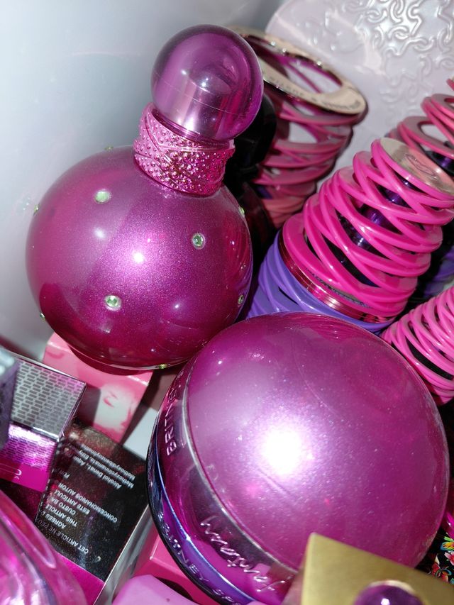 Bottiglie di profumo vuote